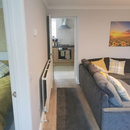 סוואנסי Immaculate One Bedroom Home With Private Parking מראה חיצוני תמונה